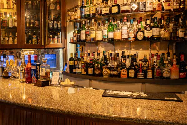 SHOT BAR WEST 公式WEBサイト 掲載写真